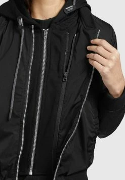 Khujo Persee - Lichte Jas - Schwarz -Khujo Winkel 06681e878f9a48568912ec27b9bc06e7