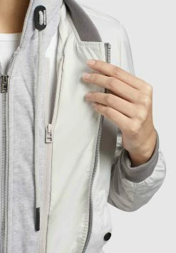 Khujo Persee - Lichte Jas - Hellgrau 14 Khujo Persee - Lichte Jas - Hellgrau -Khujo Winkel 10d01ba7d37a437b945930fcf9628d59