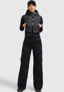 Khujo Winkel -Khujo Winkel fad8909976fa44aeaa7859200e95e3d2